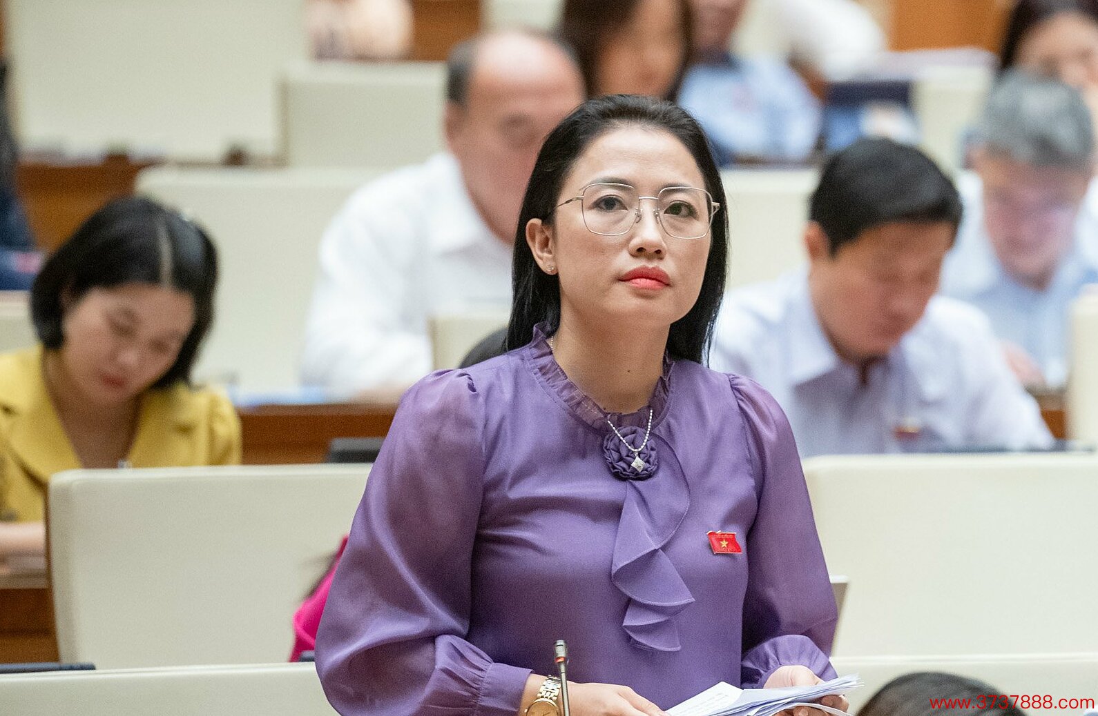 Đại biểu Trần Khánh Thu phát biểu tại phiên họp sáng 27/5. Ảnh: Media Quốc hội